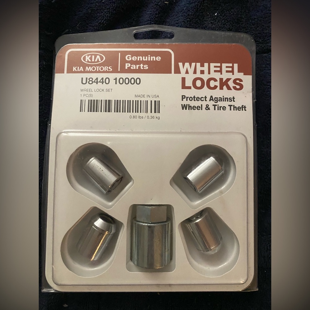 Genuine Parts Wheel Locks - Silver